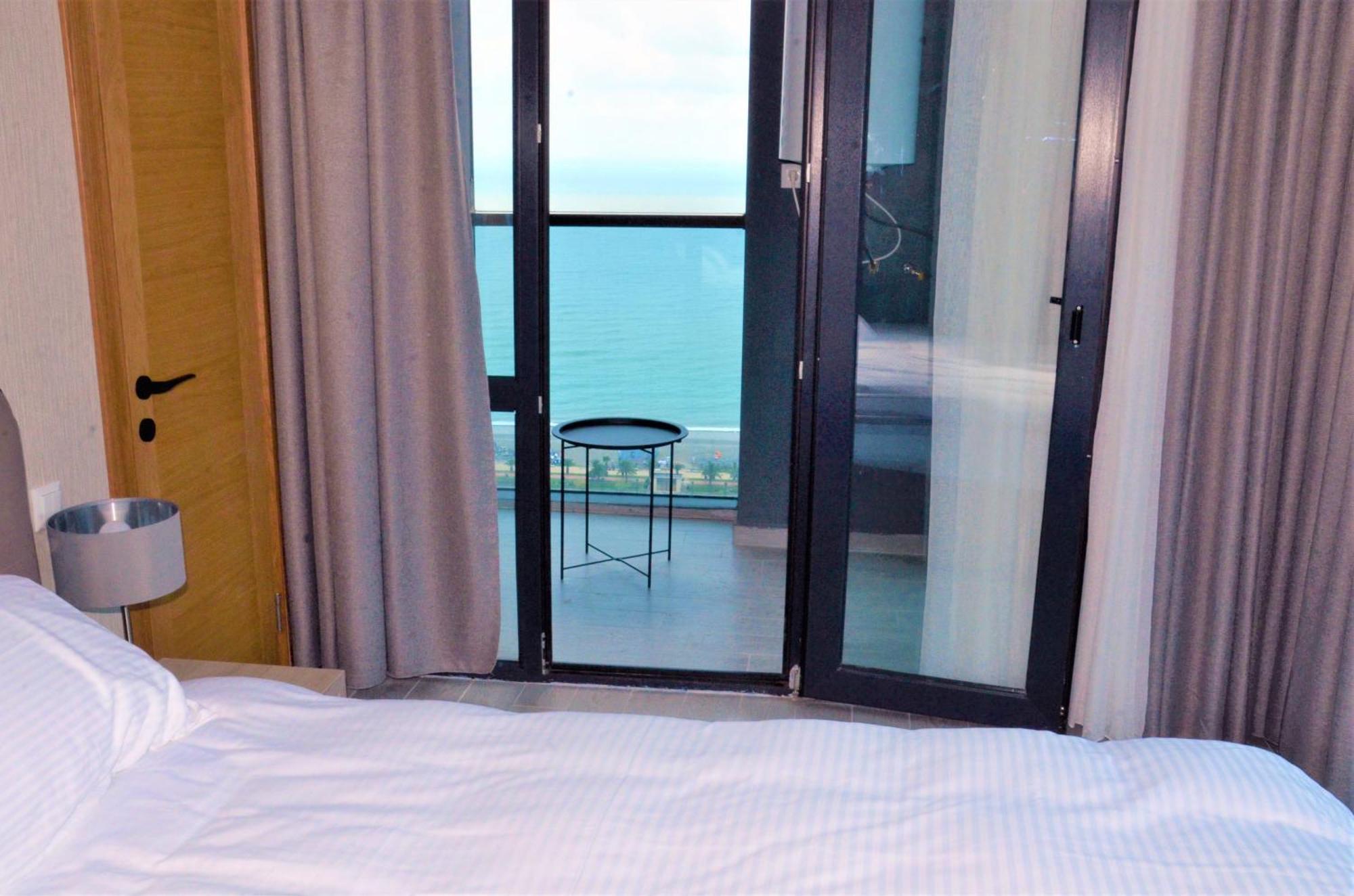 Season Suite Apart-Hotel Batumi Exterior foto